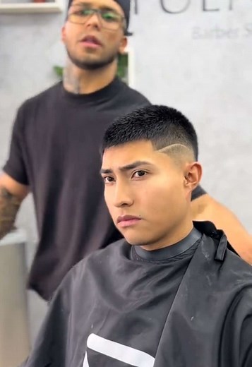 Alejandro Fuentes (@alebarbervz) - Buzz Cut and Mohicano Hairstyle Guide for Men