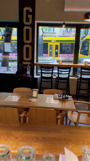 Kellemes, családias hangulat és finom ételek várnak a Bajor Burger & Beerben. 🍔🍺