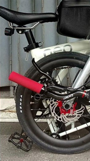 Java Neo folding bicycle with sexy carbon-fiber handlebar beats most Bromptons (12.2025)