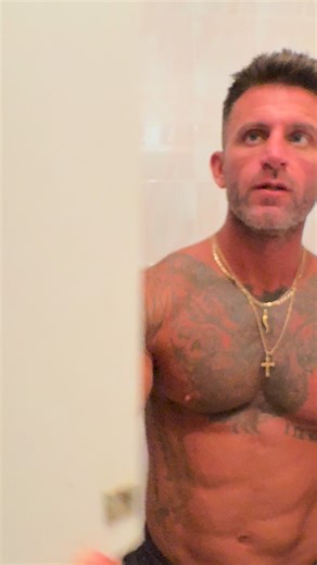 Craig William | Human Performance Coach | Are you all about that clean-shaven look, exuding sharp sophistication, or do you prefer the scruff? Each style tells a story—smooth for... | Instagram