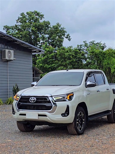 Toyota Revo ລີໂວ 2022 ລົດມືສອງ ຂາຍລົດໃຫຍ່