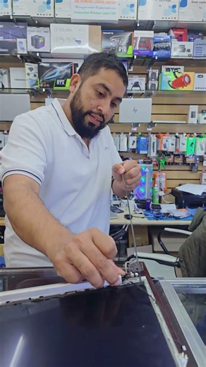 How to Disassemble a Laptop Screen Without Damage (Step-by-Step Tutorial) 💻🔧