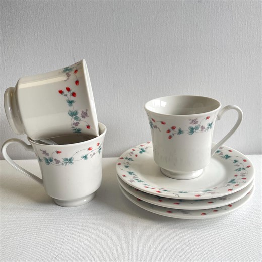 Set of 3 Vintage Summer Fruit Cups and Saucers – Inheritance Tableware English Porcelain Red Fruit Pattern – Cottage Style – Strawberries - Etsy