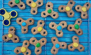 45K views · 111 reactions | Stand out from the crowd with my gingerbread Fidget Spinner Cookies! Great for kids' parties or a tasty lunchbox treat.  | One Handed Baker | Facebook