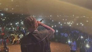 12K views · 983 reactions | • voilà ma part du feu  J’étais en compagnie de mon père spirituel King Alasko Champion-Youth pour sa prestation a la 9ème Édition du Fritival ( Fria ) | Shaka mustshine | Facebook