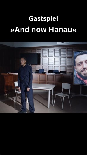 AND NOW HANAU // TRAILER Am 13. Februar 2026 ist »And now Hanau« von Tuğsal Moğul am Theater und Orchester Heidelberg zu Gast. Anlässlich des 6. Jahrestages erinnert das Stück an den rassistischen Anschlag vom 19. Februar 2020, bei dem ein rechtsextremer Täter neun junge Menschen ermordete. In Zusammenarbeit mit der Initiative @19februarhanau fordert das Stück eine lückenlose Aufklärung, Gerechtigkeit für die Betroffenen sowie ein Erinnern, das politische Verantwortung einfordert. 📆 FR 13. Febr