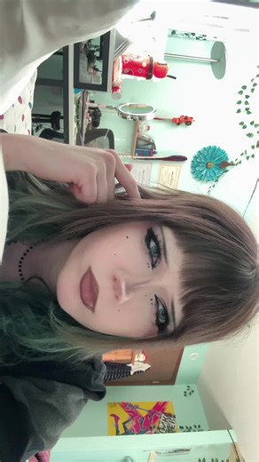 jokes on u im the strangest woman youll ever meet🥹 also ignore my foot pls ty #alt #fyp #weirdo #emogirl #fyppppppppppppppppppppppp