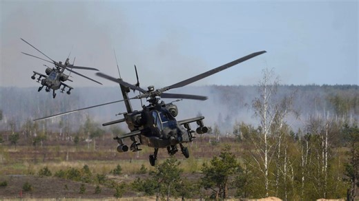 Übung in Deutschland: Apache-Hubschrauber AH-64 schießen zum ersten Mal mehrere Drohnen über Europa ab