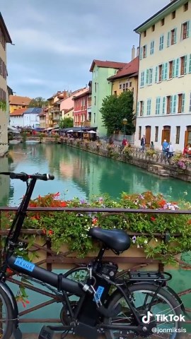 Exploring the Charming Canals of Annecy, France