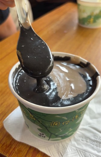 Delicious sesame and peanut paste, locust flower powder and five-color glutinous rice in Nanning.
