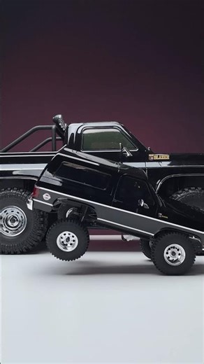 1/10 FCX10 and 1/24 scale Chevrolet K5 Blazer by FMS. #rccar #rcoffroad #fmsmodel #remotecontrol