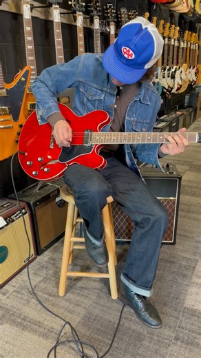 Get Loud Music on Instagram: "A great guitar into a great amplifier @gibsonguitar 🤝 @voxamplification #guitar #gibson #vox #rock"