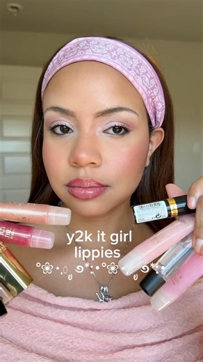 y2k it girl lippies °❀⋆.ೃ࿔*:･°❀⋆.ೃ࿔*:･#y2k #2000slipsticks #2000sitgirl #bimbo #bimbomakeup