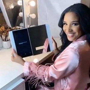 Separate mirror and smart panels makes HiMirror Slide our most compact mirror yet! Do you keep your Slide at home or do you take it on your travels? ✈️ ⁣ —⁣ : @vickylauren | HiMirror | Facebook