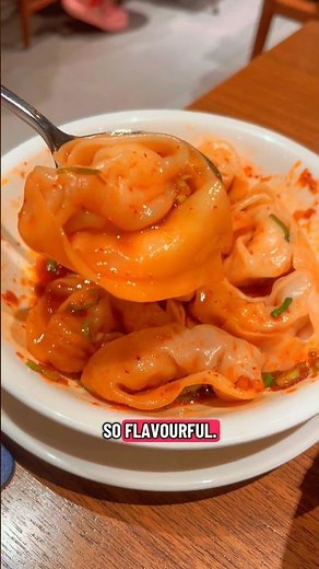 Din Tai Fung Kaohsiung (鼎泰豐) – Juicy Soup Dumplings & Spicy Wontons! 🥟🇹🇼