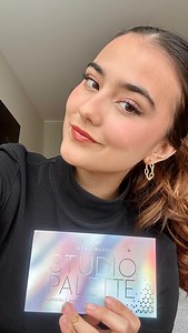 Merly Morello on Instagram: "Hoy les quiero enseñar un makeup perfecto para estas fechas especiales 🎄✨ Coméntenme, que les pareció? 👀 ¡Todo lo hice con productos WOW a precios WOW de mi familia @cyzone_oficial! 💖 #publicidad #NavidadWOWCyzone"