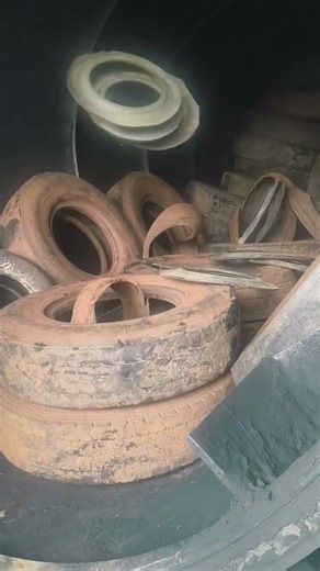 Filling Tyre in Boiler | Waste Tyre Pyrolysis Plant #pyrolysisplant #nylon #boiler