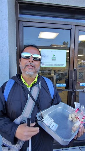 Kapu Rangel on Instagram: "Cuando rendirse no es una opción🔥❤️ repartiendo galletitas y empanadas en Avenida 1.o de Mayo 211 Felipe Carrillo Puerto Ciudad Madero,Tamaulipas (zona centro) #apoyo #regalandosonrisas #emprendedores #historiasreales #kapurangel"