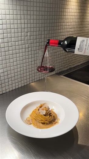 Cedrik Lorenzen on Instagram: "ASMR Mushroom Pasta #pasta #mushrooms #linguine 230+ recipes & more, link in bio."