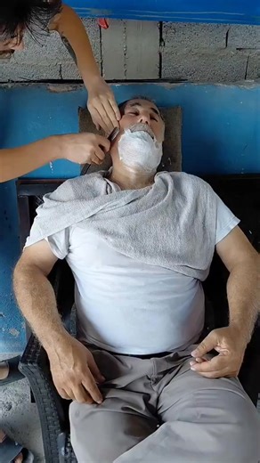 Shaving on Salon | David Silva