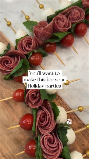 These little Caprese appetizers are always a hit! They’re so easy to make yet. They’re so festive and guests always love them. It’s nice to make finger foods when entertaining. Guest really appreciate the ease of eating off of a stick. if you would like the link for the extra long pics, then please comment YES and I will send them to you. Make sure to be following first so that you can receive them correctly. follow along for more holiday inspo! #holidayparties #holidayappetizers #food #partyfoo