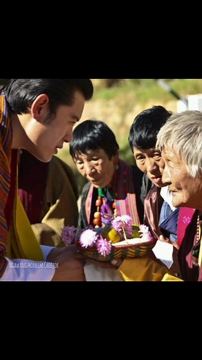 👑 “A King who stepped down, not for power, but for his people.” #bhutan #peace #democracy Bhutan’s Fourth Druk Gyalpo, King Jigme Singye Wangchuck, retired quite early by monarch standards (in 2006 at just 51 years old). His abdication was not due to illness or scandal, but rather a conscious, carefully planned decision. Here’s why: 🌿 Main Reasons for His Early Retirement 1. Peaceful Democratic Transition He had already decided that Bhutan should move from an absolute monarchy to a democratic 