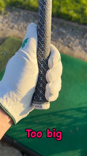 An easy way to tell what grip size ‘should’ fit your hand size is by checking where your top hand fingers meet on the palm of your hand . If your fingers are crushing into your palm then its a good sign that that the grip maybe a bit to thin and it would be worth to try something a bit thicker . If your fingers are quite far away from your palm with a significant gap then this might be a bit to thick and it could be worth looking at something a bit smaller especially if you are prone to fading /