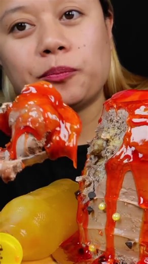 Eating Chocolate Volcano Cake | So Soft & Yummy 😋 #mukbangpari #asmr #eatingshow #volcanocake | Mukbang Pari