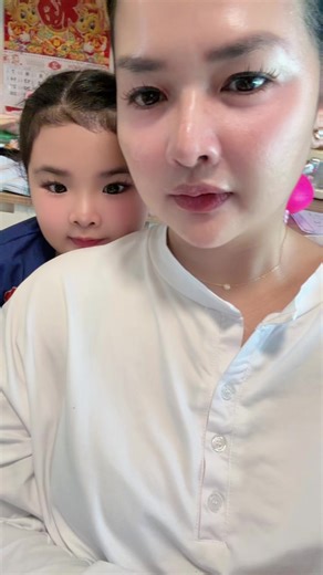 Mom and Daughter Homework Fun on TikTok
