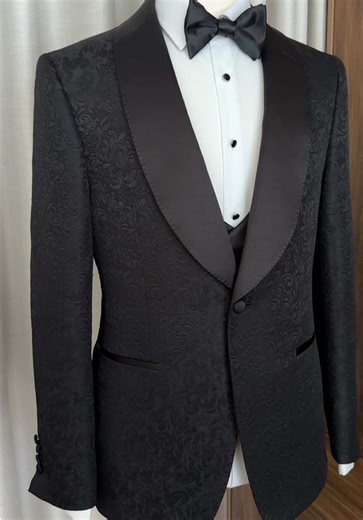 The Pierro black jacquard tuxedo reveals its detail only when the light hits it. A tonal woven pattern layered beneath a sharp satin shawl lapel creates depth, texture, and a modern edge while still honouring classic black-tie tailoring. Designed for grooms, galas, and evenings where the dress code demands something exceptional. Would you wear jacquard for black tie? #blacktuxedo #customtuxedo #luxurymenswear #groomsuit #tailoredmenswear