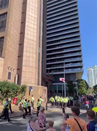 224K views · 2K reactions | BREAKING: The Metropolitan Police Service are shutting down the protest full of women and children that has gone without incident on a sunny day in August with plenty of light left in the day in Canary Wharf. Why? | Resurgence News | Facebook