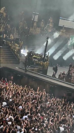 Playboi Carti performs “FE!N” live in Barcelona on the After Hours Til Dawn Tour 🇪🇸