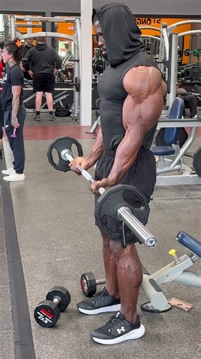 Execution over everything Standing barbell curls require focus, balance, and control #biceps #armday