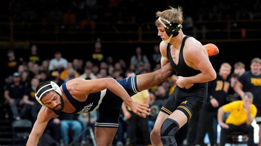 Iowa wrestling suffers 32-3 blowout loss to Penn State at home