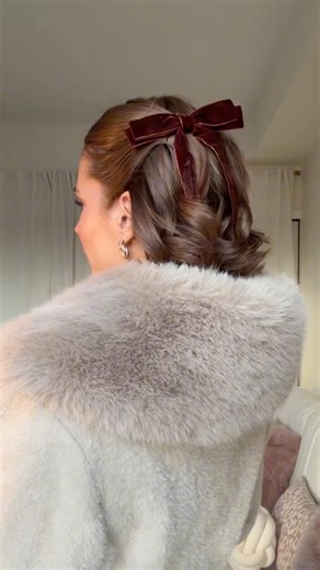 REVOLVE on Instagram: "This one's for the short-haired girlies 🎀💫 @kylaleelamb is back with holiday hair inspo using the @emijayinc Styling Brush ✨ Save this tutorial + recreate her look by shopping the products now on @revolvebeauty"