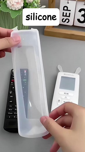 A US-style cover that protects any remote instantly #kitchenhack #cleaningtips #homeessentials #homedecorideas #musthaveitems #amazonfinds #viralreels #fbreels #fbreelsfypシ゚viralfbreelsfypシ゚viral | Smart Gadget Daily | Facebook