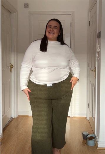 Plus size friendly trousers, just size up if you bottom heavy like me ✨