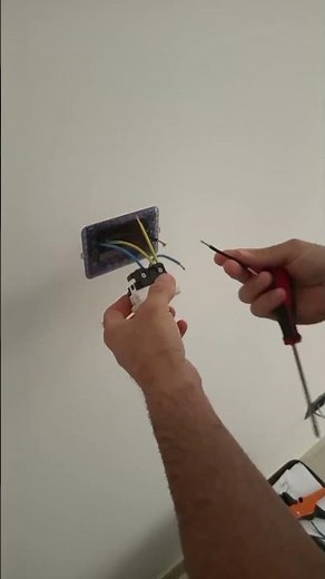 installation of Schuko and bipolar sockets