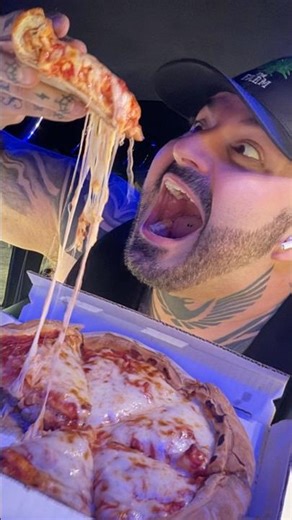 Bad pizza review 😳 #pizza #pizzatime #pizzalovers #foodcritic