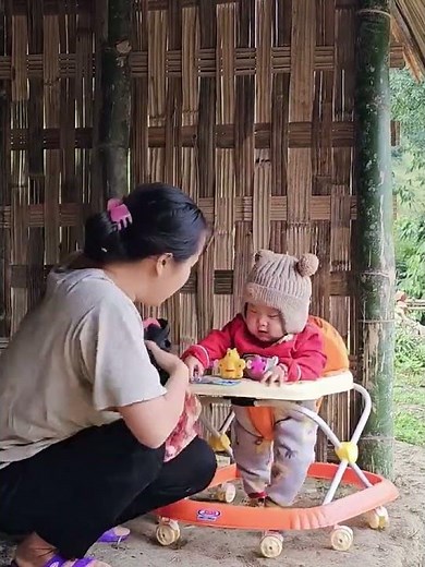 Singe mother love her baby