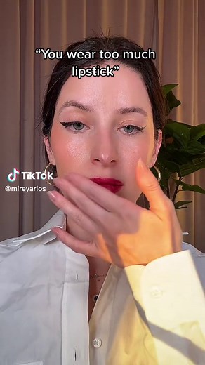 Smudge-Proof Red Lipstick Makeup Looks