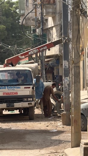 کے ایم سی کی طرف سے رحیم خان جوکھیو گوٹھ اور شیٹ نمبر 2 کی گلیوں میں نئی 17 انچ کی لائن ڈلنے کا کام شروع میں پاکستان پیپلز پارٹی کے مقامی نمائندے فہیم جوکھیو جنرل کاؤنسلر عمیر جوکھیواور ان کے سینئر رہنما حیدر علی جوکھیو بھائی صدر پی ایس 90 کا ممنون ہوں کے انہوں نے علاقے کے اس درینہ مسئلے کو حل کرنے کے لیے سلمان مراد ڈپٹی مئیر کراچی اور مرتضیٰ وہاب میئر کراچی سے رابطہ کر کے اس لائن کی منظوری کروائی اور میں اس پر بھی شکر گزار ہوں کے میری درخواست پر شیٹ نمبر 2 کی گلی میں ٹاؤن ہال کے پاس سے میرے گھر