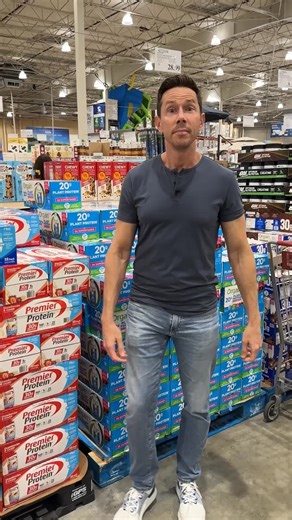 Not all protein shakes are created equal… that's why I made FlavCity's All-In-One Protein Smoothies! 👀 Ditch the processed seed oils, artificial flavors, and cheap sweeteners for real ingredients like organic fruit, grass-fed collagen, undenatured whey, and even functional mushrooms. No junk, just a smooth, creamy texture and the best taste you've ever had! | BobbyParrish