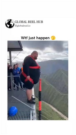 GHUFRONOV ISMOIL on Instagram: "1997년 개봉한 영화 Titanic은 잭과 로즈의 운명적인 사랑을 통해 비극 속에서도 오래 남는 감정의 깊이를 보여주는 작품입니다. 화려한 연출보다 인물의 감정에 더 집중한 제임스 카메론 감독의 스타일은 지금 다시 봐도 묘하게 가슴을 울리죠. 배가 침몰하는 장면이 아닌, 두 사람이 서로를 바라보던 순간들이 더 강하게 기억에 남는 영화이기도 합니다. 이 감정을 완성해주는 곡이 바로 셀린 디온의 *“My Heart Will Go On”*입니다. 처음 들으면 잔잔한데, 어느 순간 자연스럽게 가슴이 벅차오르는 느낌을 줍니다. 특히 후반부의 고조되는 보컬은 영화 속 잭과 로즈의 마지막 장면과 겹쳐지면서 괜히 마음이 서늘해지기도 하고요. 많은 분들이 “이 노래가 나오면 왜 그 장면이 자동으로 떠오르는지 모르겠다”고 말하는데, 그만큼 영화와 음악이 자연스럽게 얽혀 있는 곡입니다. 1998년 아카데미 주제가상을 비롯해 여러 상을 휩쓴 건