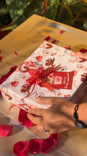 Karishma Zambaulikar | 🇮🇳 | Comment “LINK” for details & price❤️ . . Surprise your love like never before!!! What’s Inside the Box: 🌹Rose Day – Rose Bouquet A... | Instagram