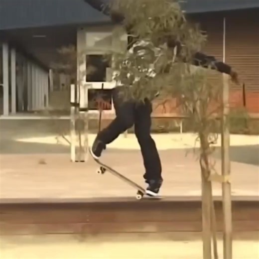 @darrellstanton’s BS Lipslide to Bluntslide is still wild Rewatching it reminded us, he didn’t only shred big stairs and rails but that he’s also put down some of the sickest, stylish blunts on ledges over the years. Here’s a collection of three of our favourites that he nailed to refresh your memory to see what we mean, featuring clips filmed, edited and in videos directed by: 🎥: @syd_row 🎬: @kirkdianda 🎥🎬: @jon__holland / @bo_def_son / @heyfilmthis Get them all on loop, read his interviews