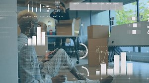 「スマートフォンを使用したアフリカ系アメリカ人の女性実業家の上の図のアニメーションとデータ処理。グローバルビジネスとデジタルインターフェイスのコンセプト デジタルで生成された動画。」の動画素材（ロイヤリティフリー）3620181655 | Shutterstock