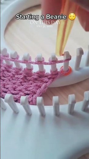 I love this color!!! 😍 #loom #knitting #yarn #fallintoshorts ‪@KBLooms‬