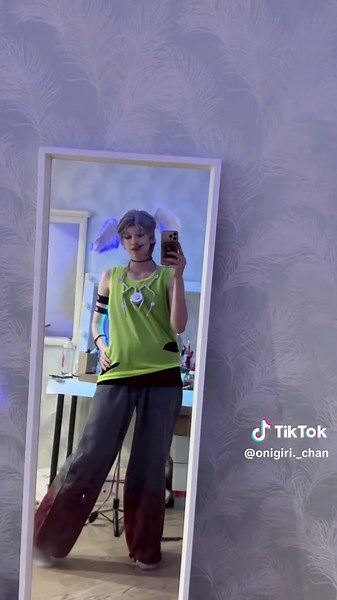 Alien Stage Cosplay Performance by Ivan & Luka at 7th Round Event