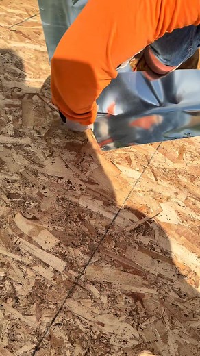 102K views · 543 reactions | Installing valley metal #reflexiones #construction #roofing #rooftop #parati | The Short | Facebook